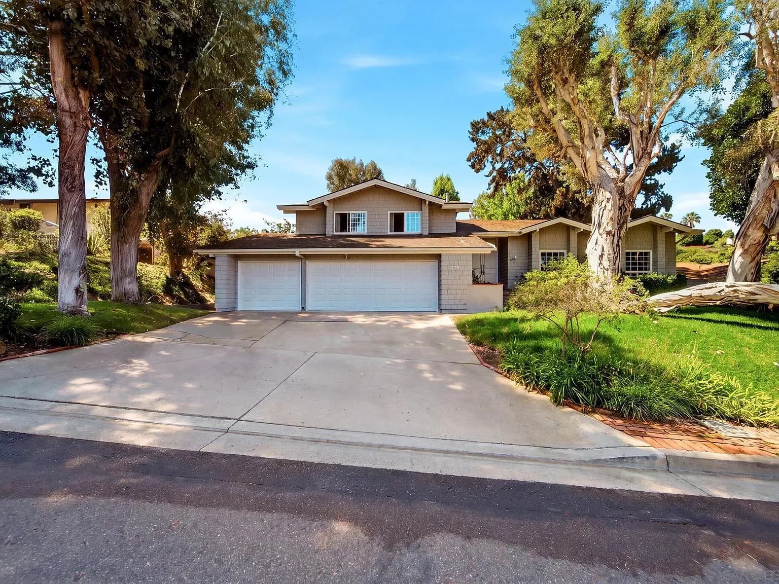 Sold by Arrivva: 425 Loma Larga Dr, Solana Beach, CA 92075
