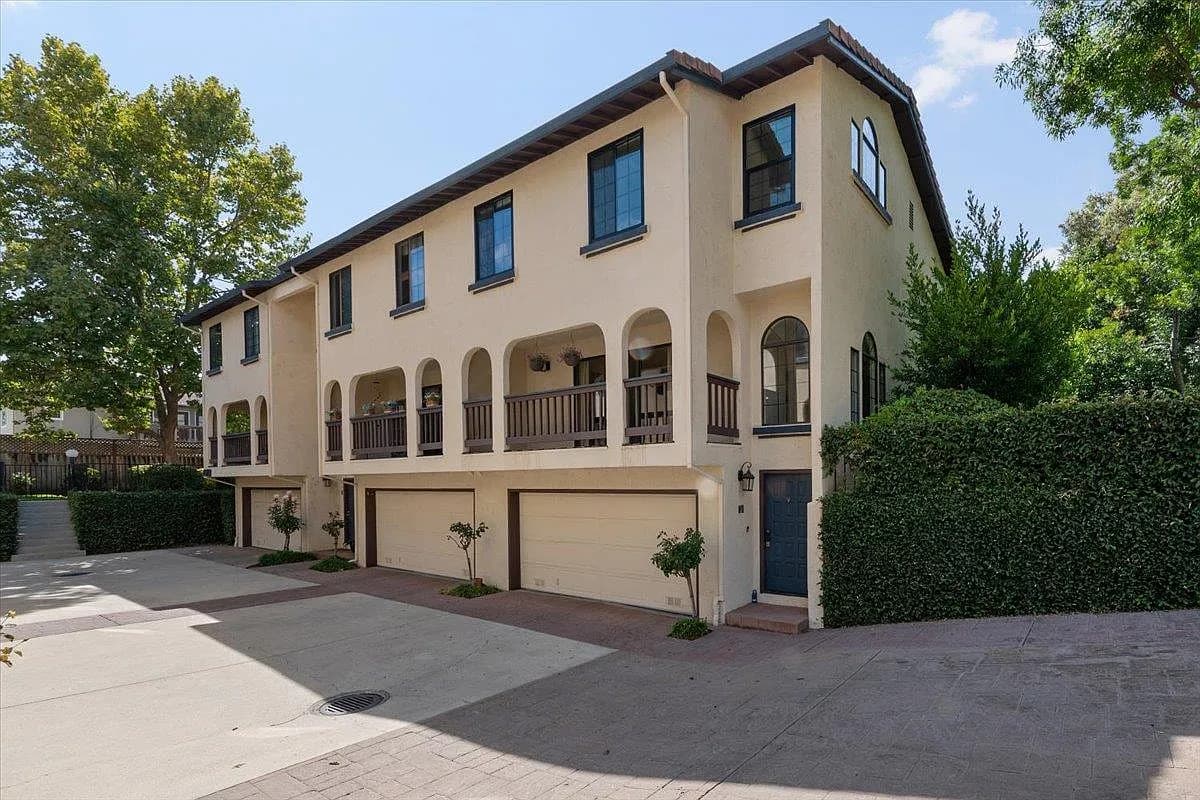 Sold by Arrivva: 1971 W Middlefield Rd APT 10, Mountain View, CA 94043