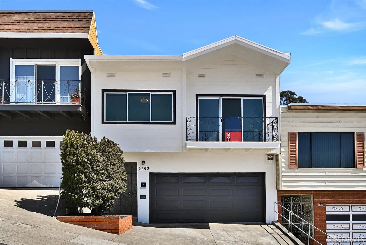 Sold by Arrivva: 2162 14th Avenue San Francisco, CA 94116